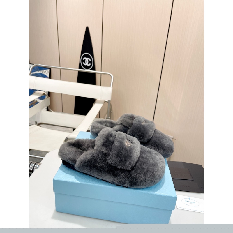 Pra*a slippers